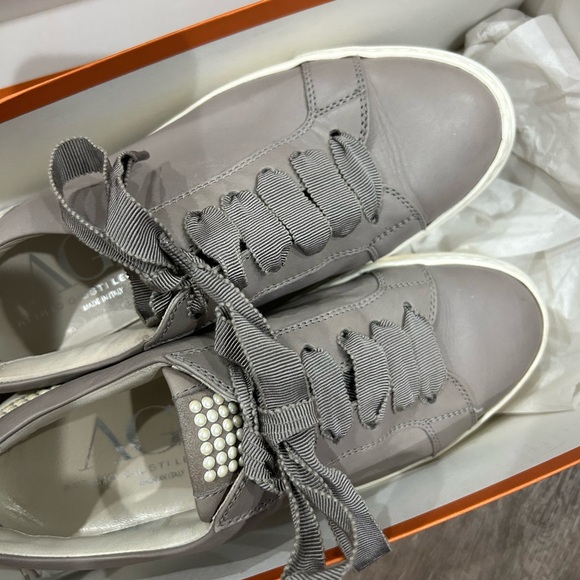 ⬇️ PRICE ⬇️ AGL • Night Blue Milk ( Lt. Grey) Sneakers • size 37 - Picture 3 of 9